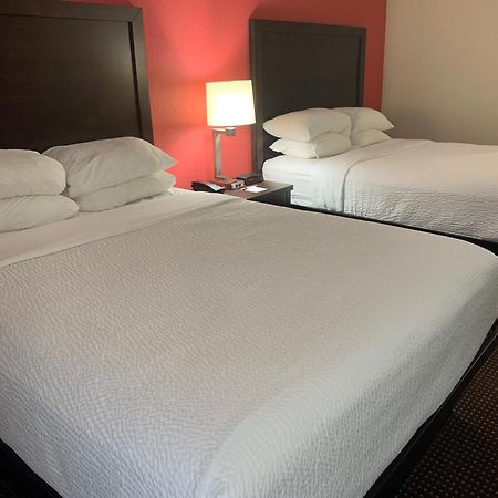 Ramada By Wyndham Hancock Waterfront Kültér fotó