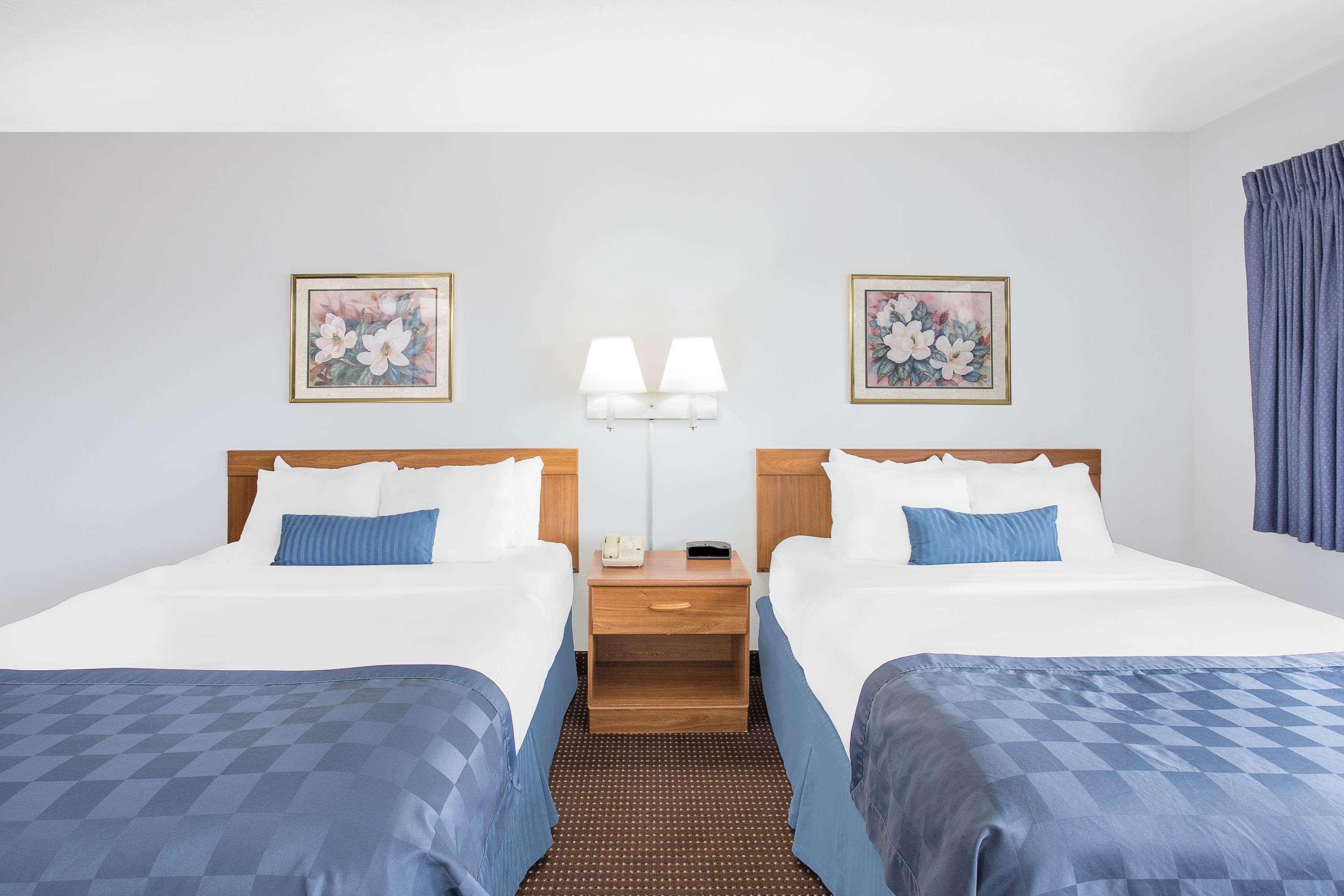 Ramada By Wyndham Hancock Waterfront Kültér fotó