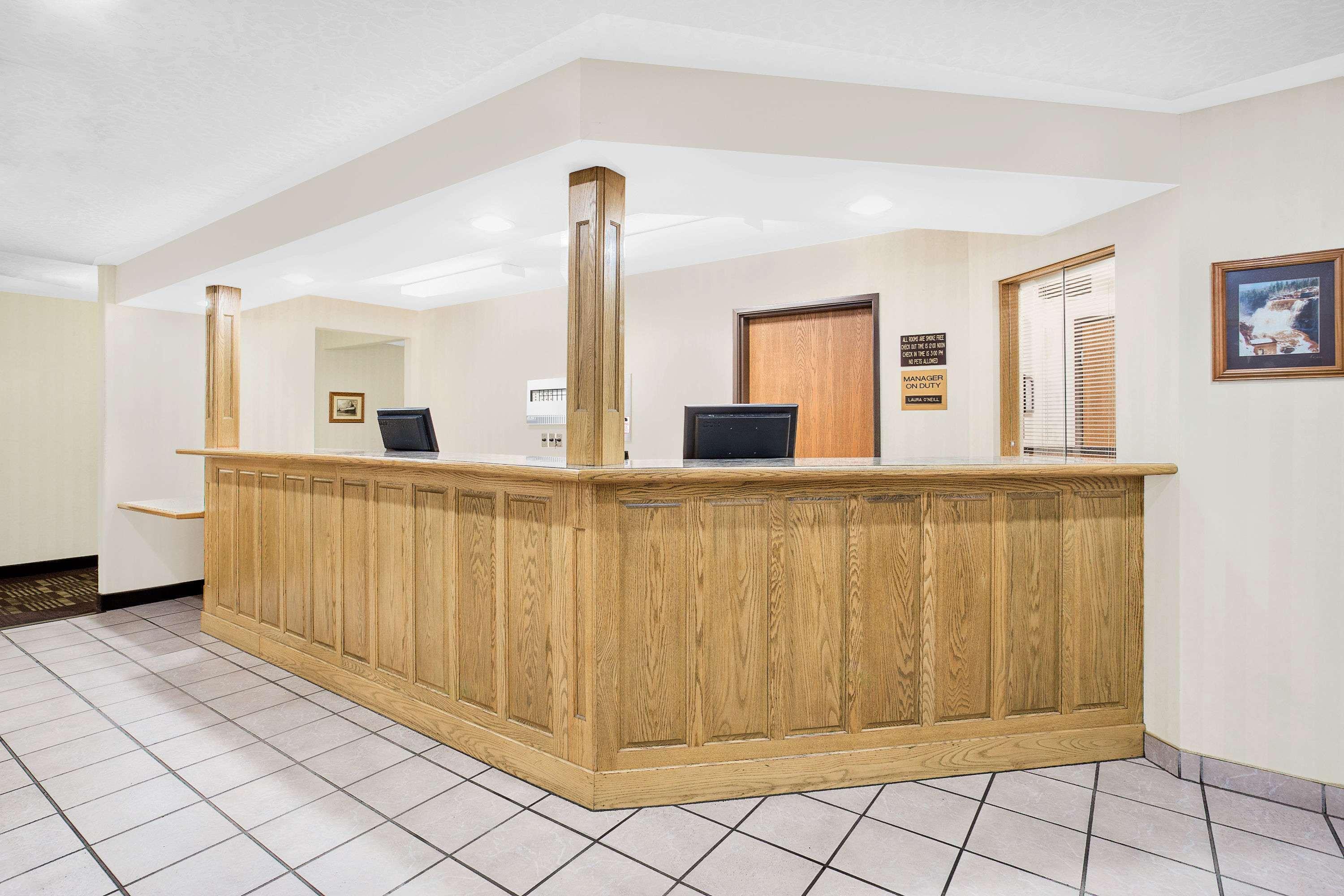 Ramada By Wyndham Hancock Waterfront Kültér fotó