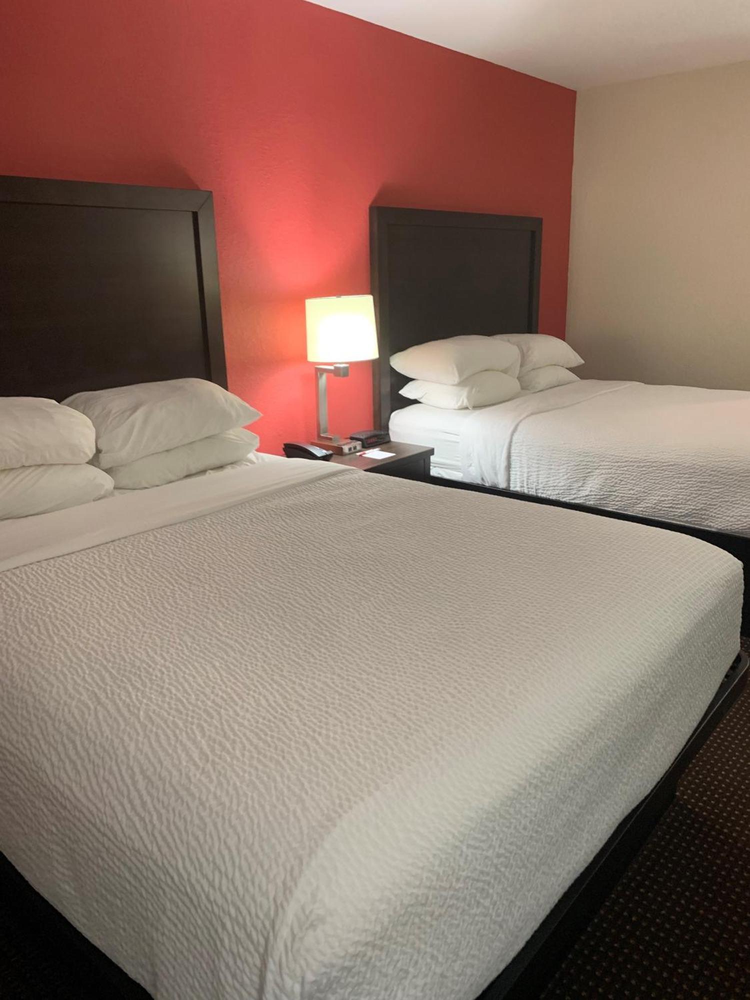 Ramada By Wyndham Hancock Waterfront Kültér fotó
