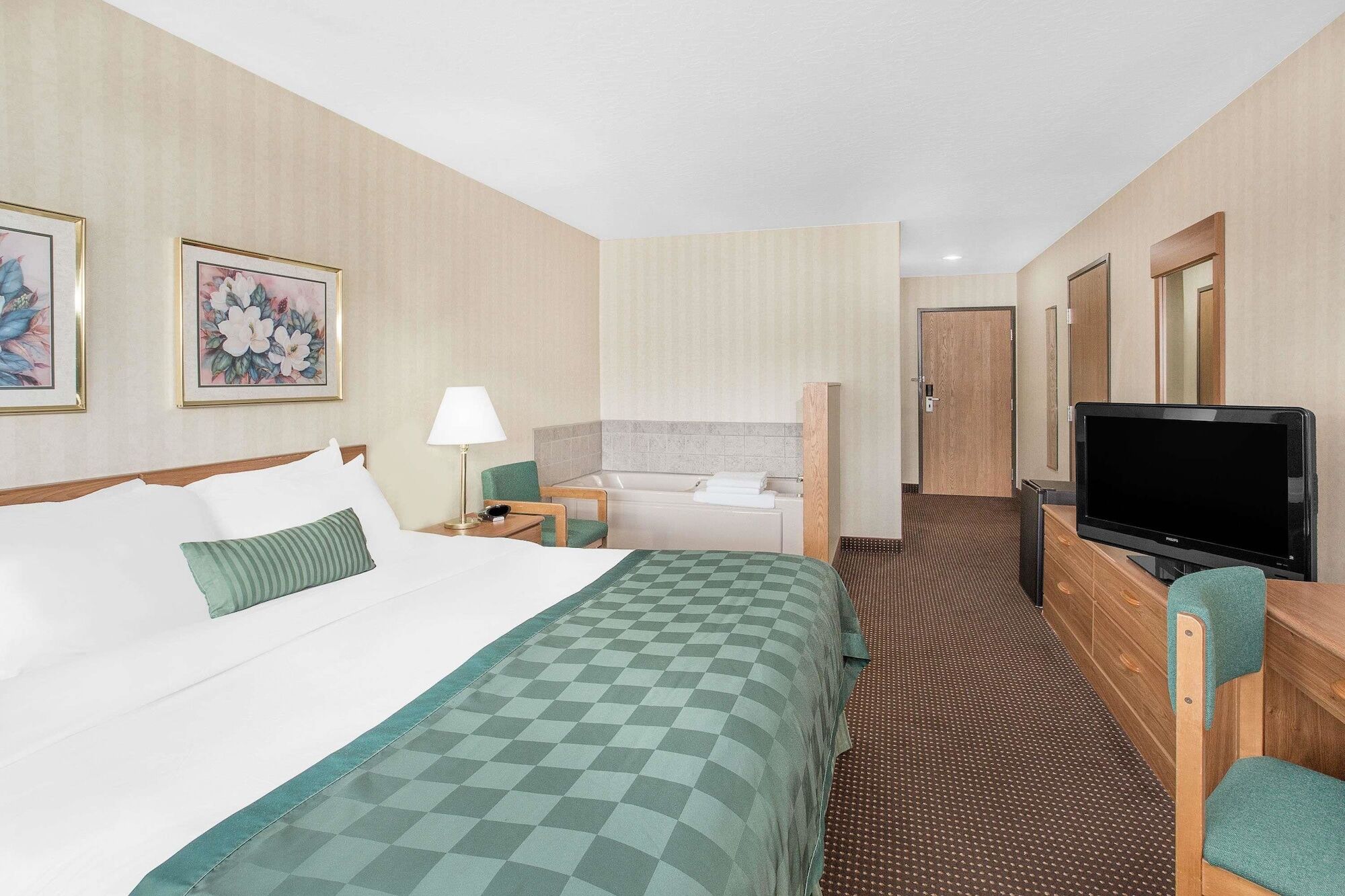 Ramada By Wyndham Hancock Waterfront Kültér fotó