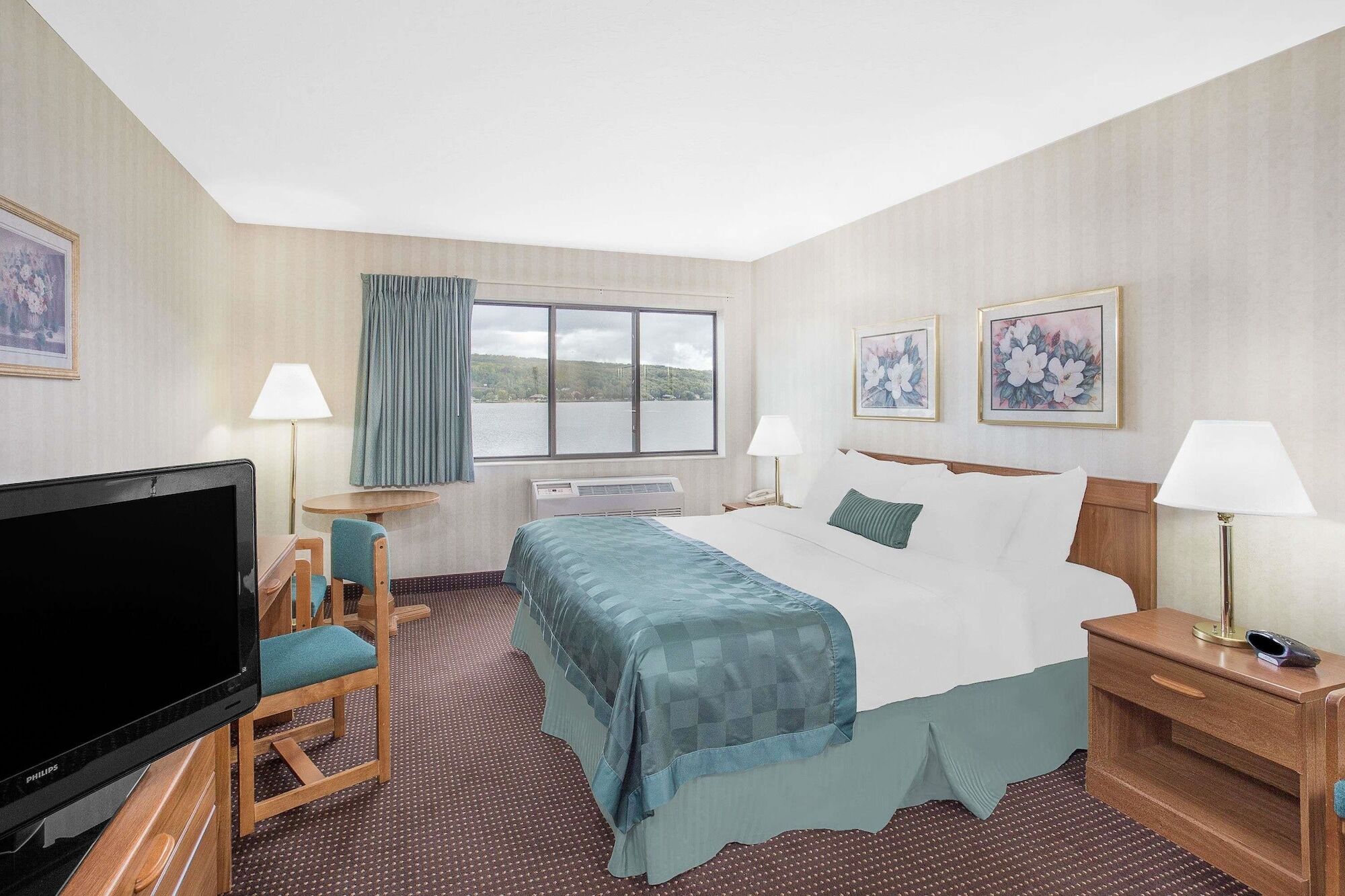 Ramada By Wyndham Hancock Waterfront Kültér fotó